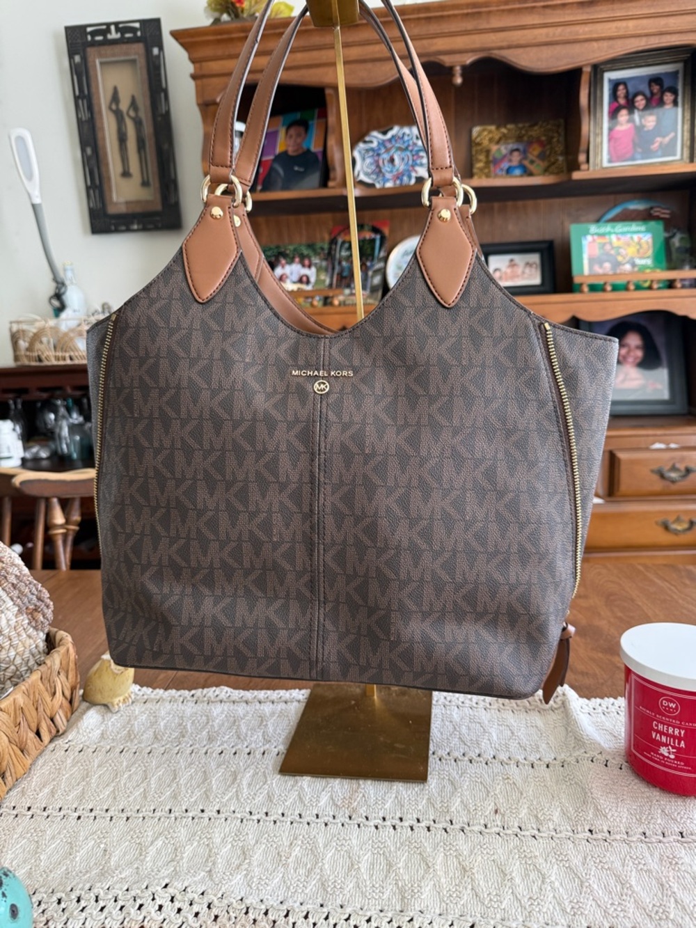 🎉Michael Kors Beth Large Signature Shoulder Tote- EUC 🎉